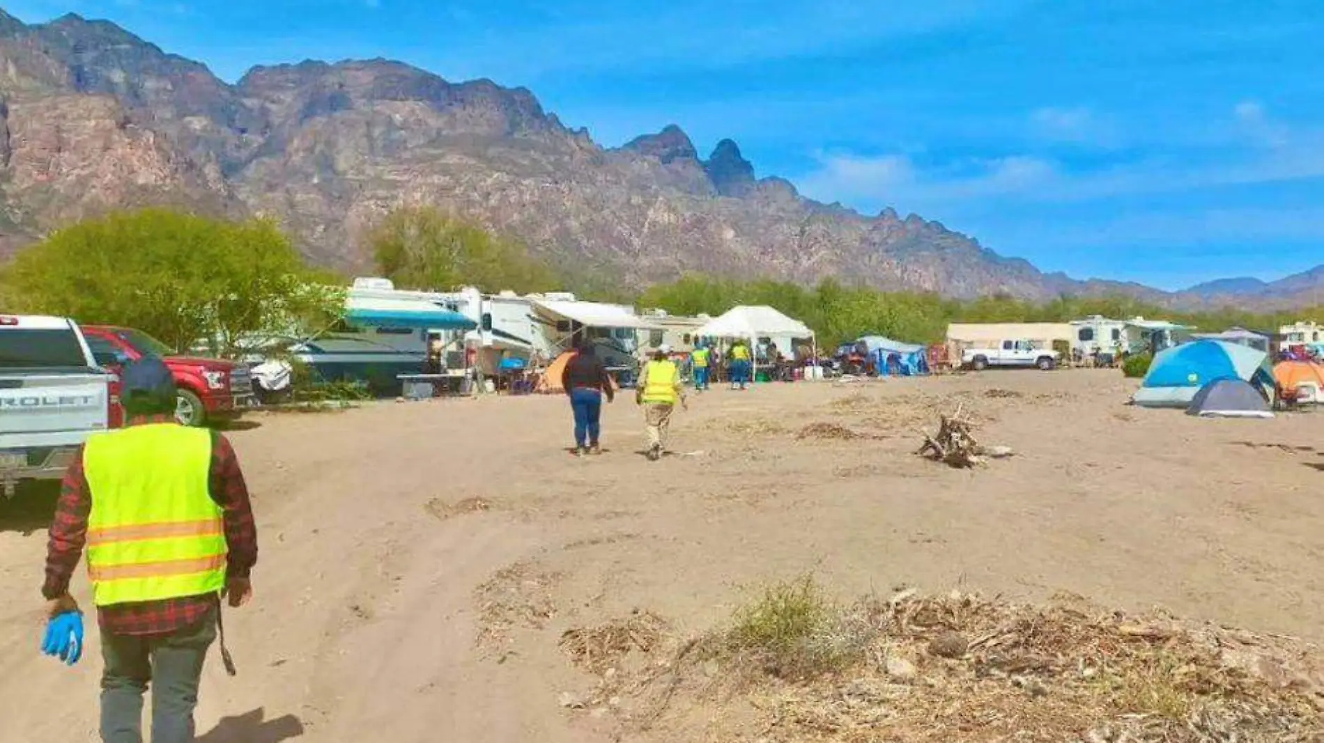 Recolectan basura en playas de Loreto